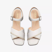 Clarks - Serina35 Cross - Off White Lea - Sandals